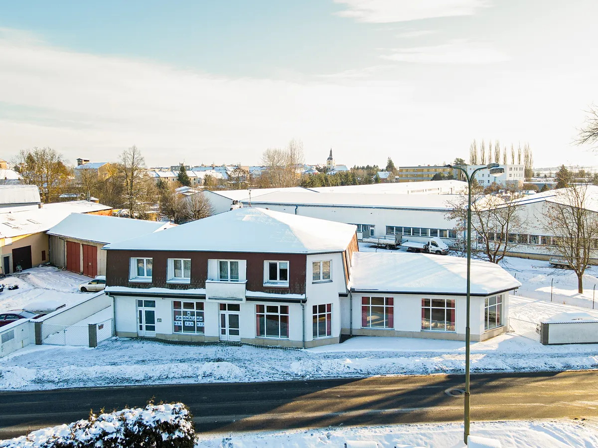Pronájem obchodního prostoru 299 m²